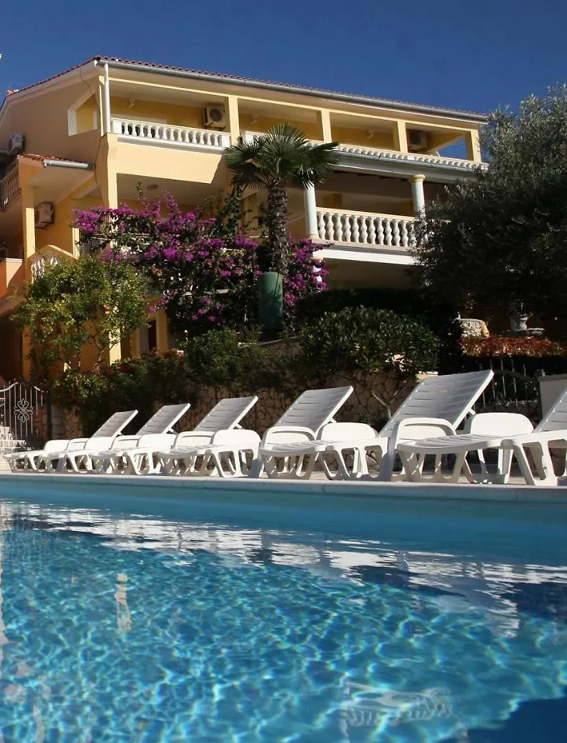 Apartments Mladen Vrsi