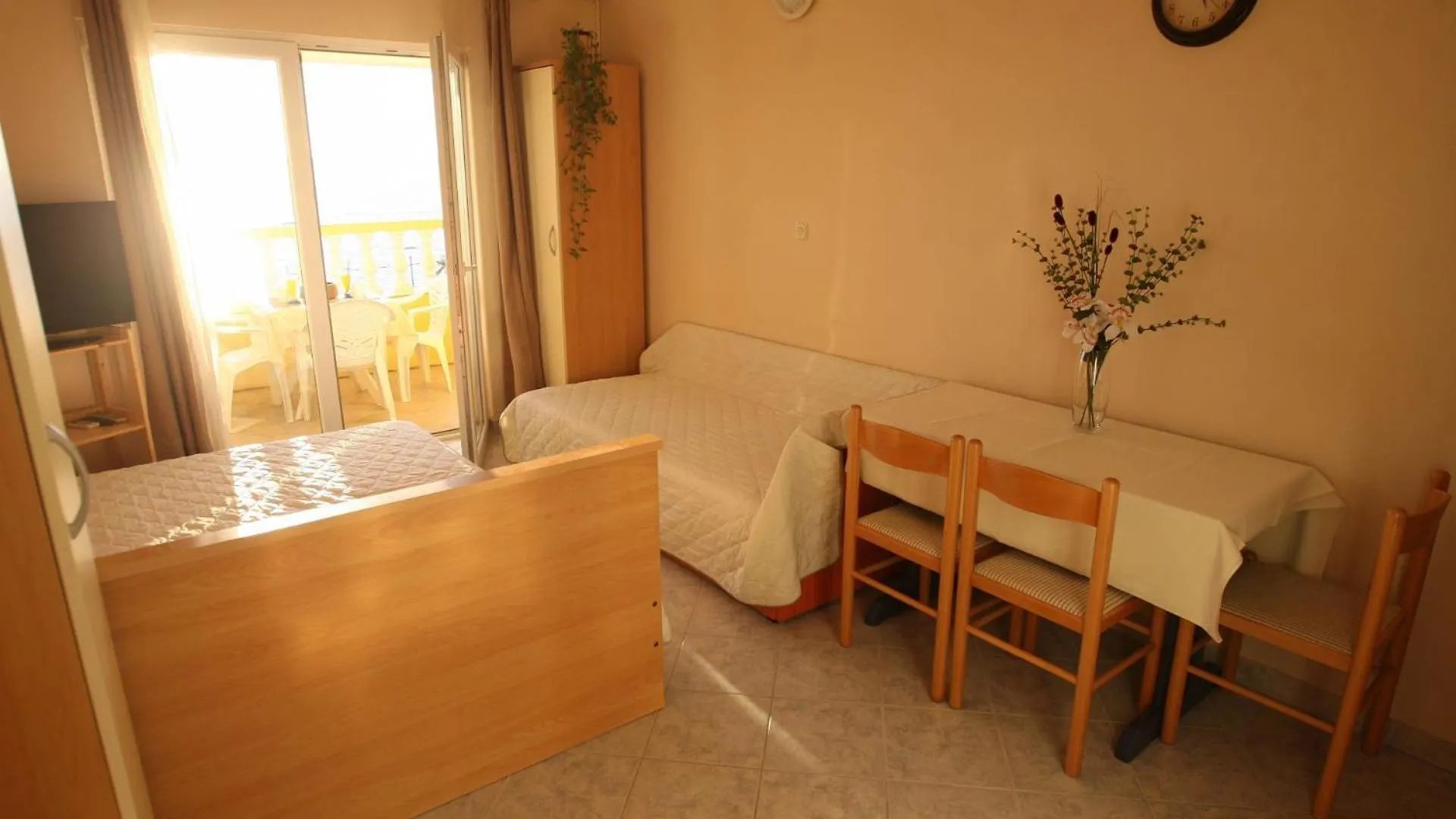 Apartments Mladen Vrsi