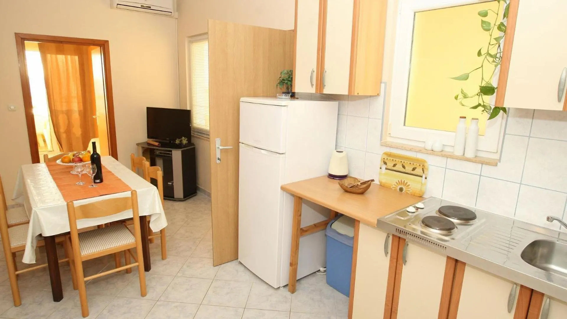 Apartments Mladen Vrsi