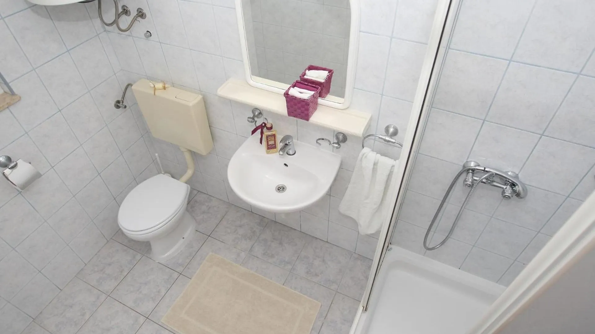 Apartments Mladen Vrsi 0*,  Croatia