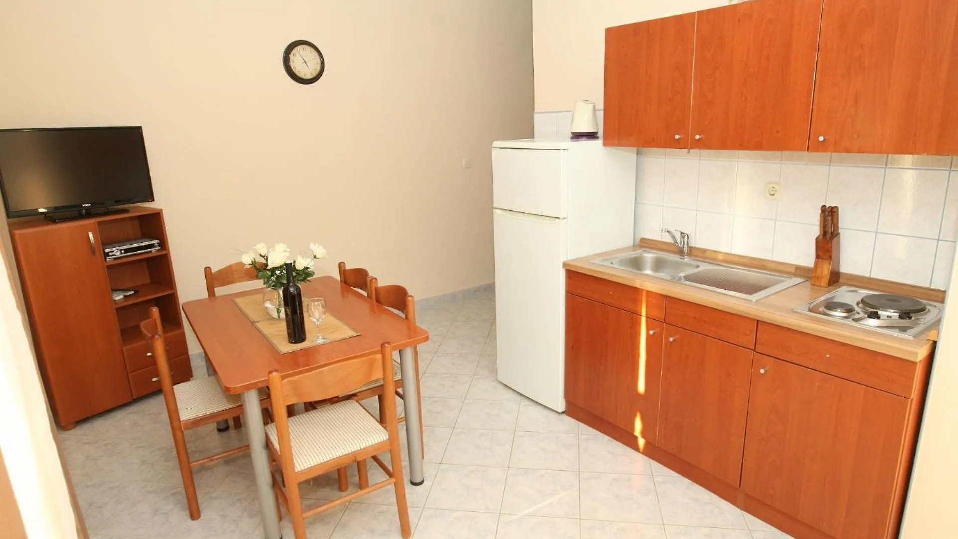 Apartments Mladen Vrsi