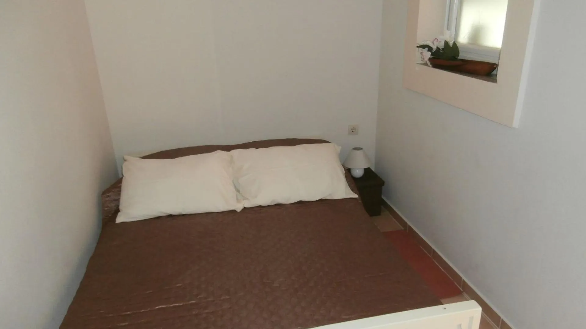 Apartments Mladen Vrsi
