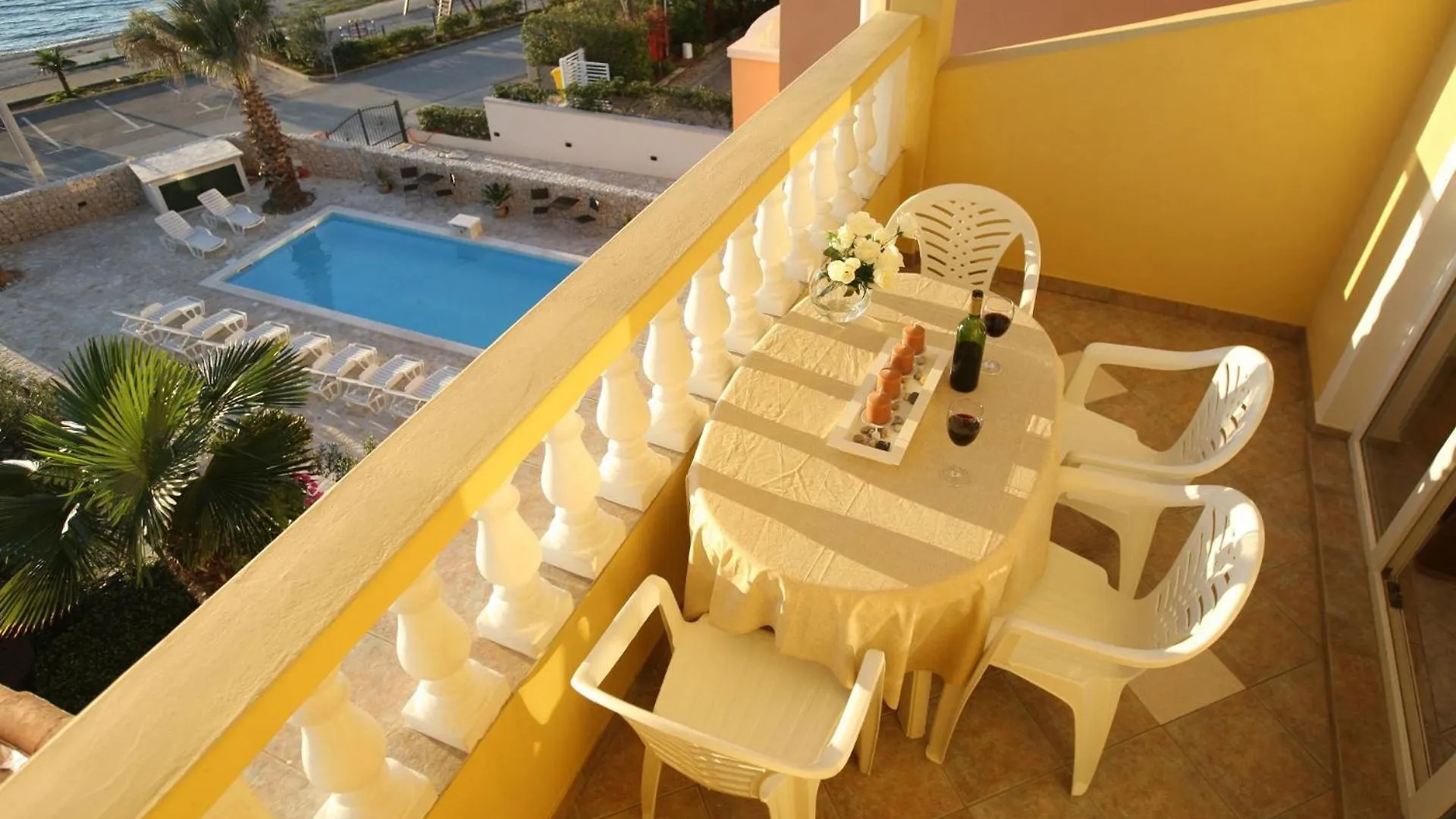 Apartments Mladen Vrsi