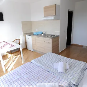  Apartment Deli